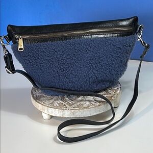 PATRICIA NASH BLUE/BLACK TRNCHI BELT BAG SHERPA AND LEATHER BAG